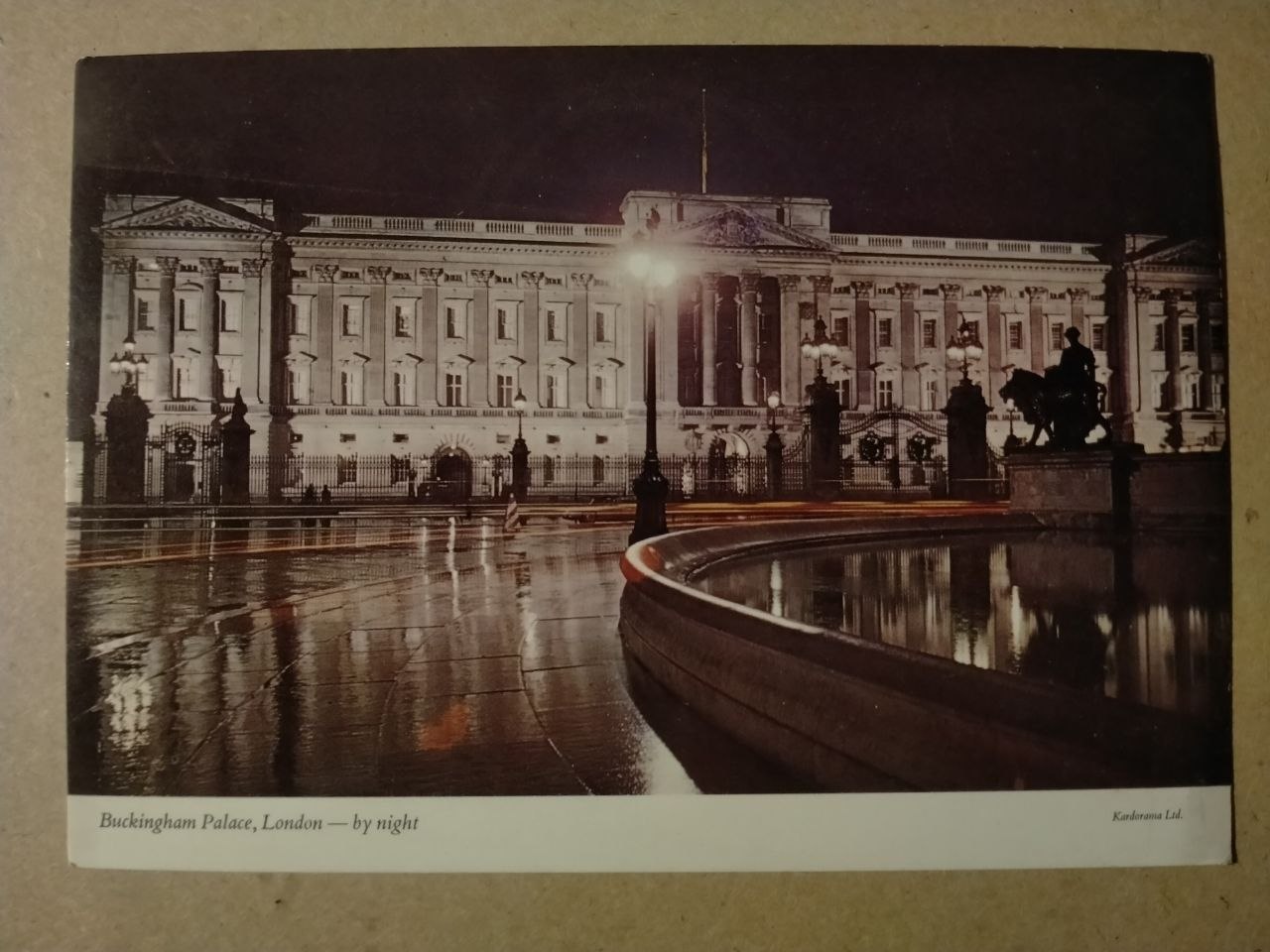 Post Card , Buckingham Palace , London